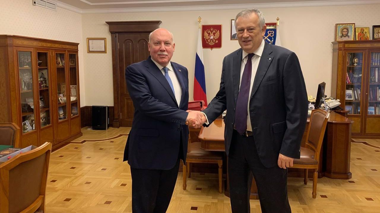 Глава Ленинградской области Александр Дрозденко и государственный секретарь Союзного государства России и Белоруссии Дмитрий Мезенцев во время встречи Глава Ленинградской области Александр Дрозденко и государственный секретарь Союзного государства России и Белоруссии Дмитрий Мезенцев во время встречи - РИА Новости, 1920, 06.10.2022