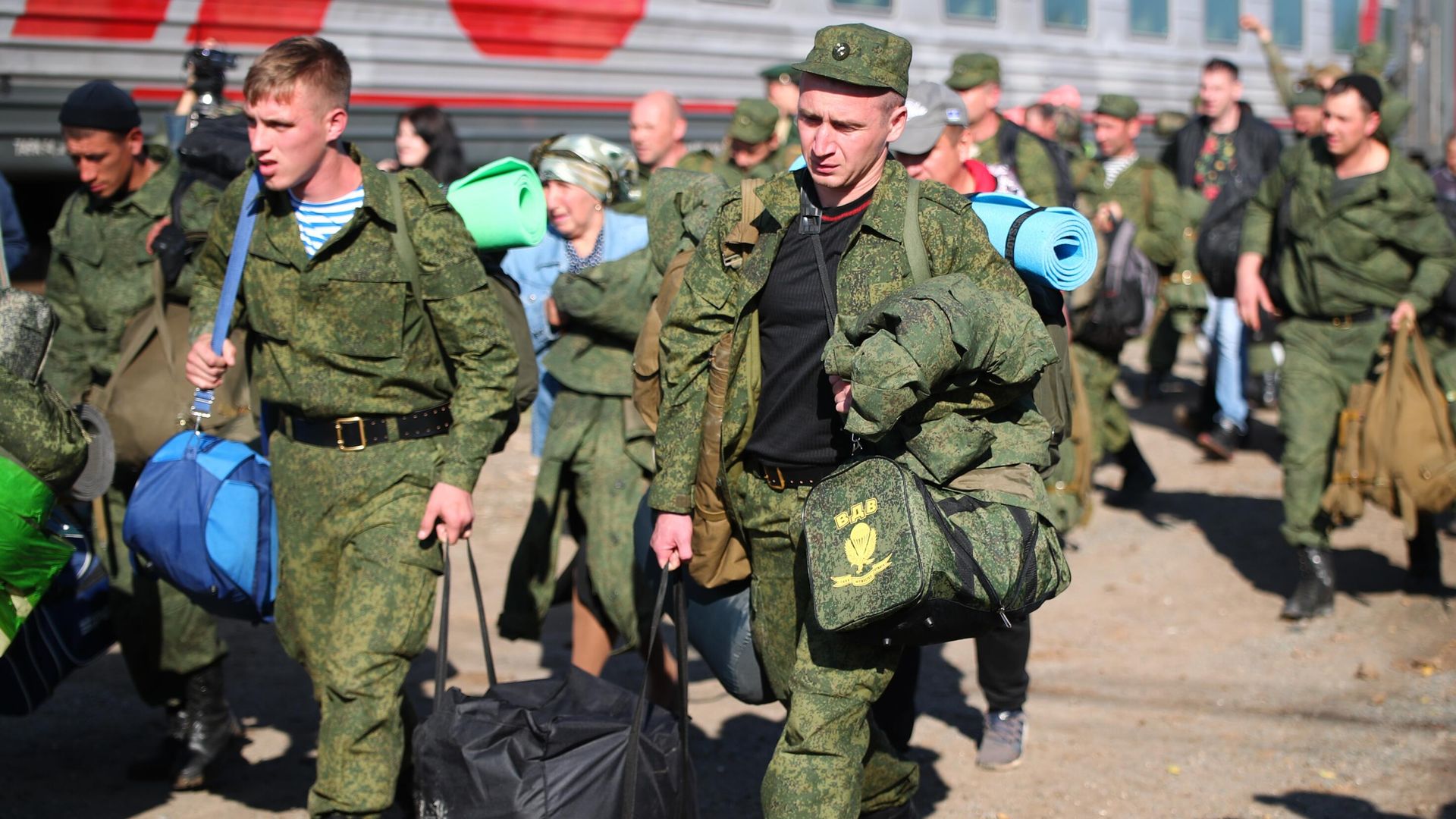 Мужчины, призванные на военную службу в ходе частичной мобилизации Мужчины, призванные на военную службу в ходе частичной мобилизации - РИА Новости, 1920, 19.10.2022