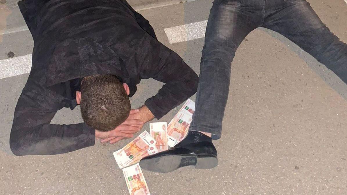 Четверым сотрудниками администрации города Симферополя предъявлено обвинение в получении взятки в крупном размере Четверым сотрудниками администрации города Симферополя предъявлено обвинение в получении взятки в крупном размере - РИА Новости, 1920, 07.10.2022