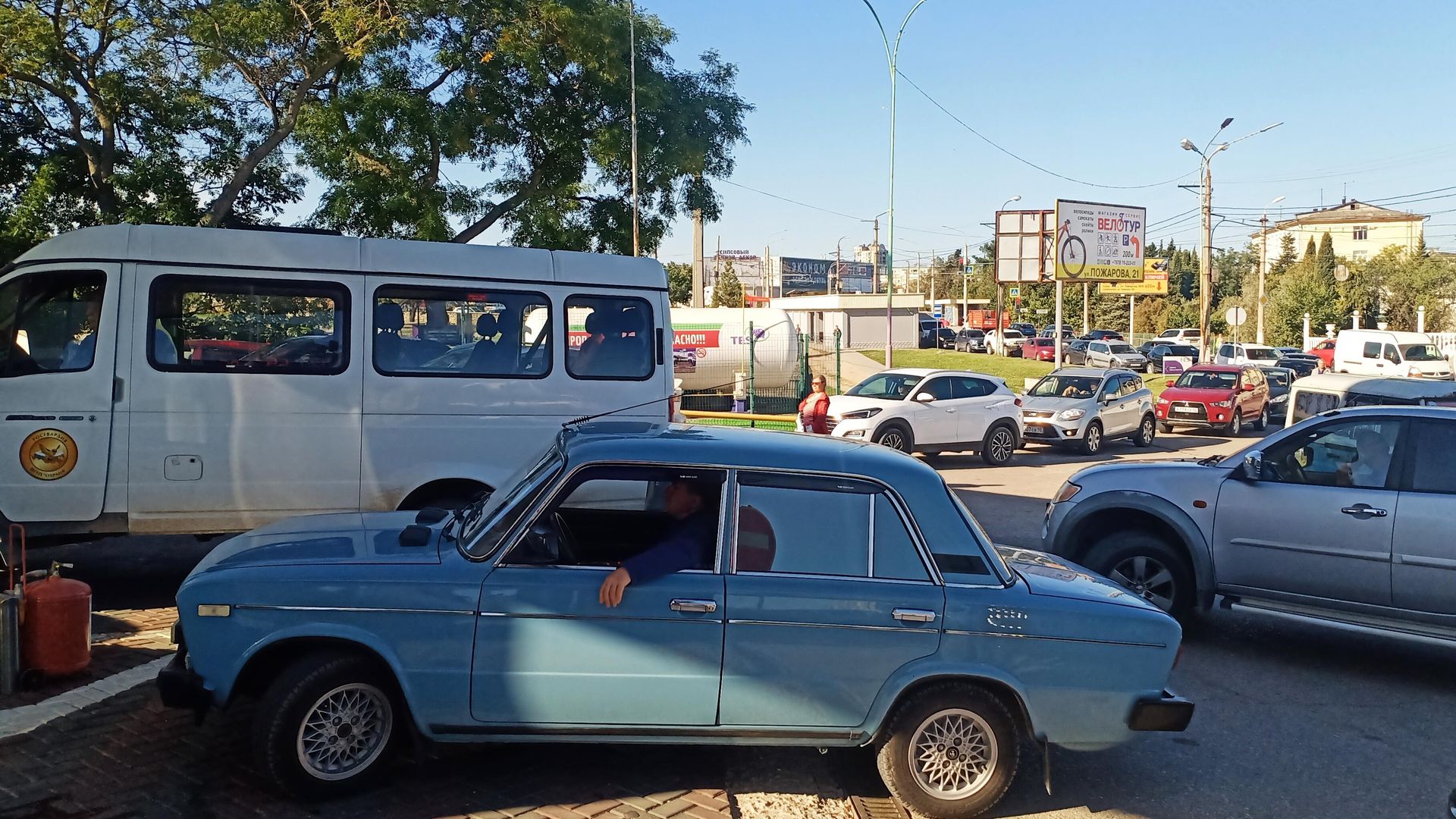 Очередь на автомобильной заправке в Севастополе Очередь на автомобильной заправке в Севастополе - РИА Новости, 1920, 08.10.2022