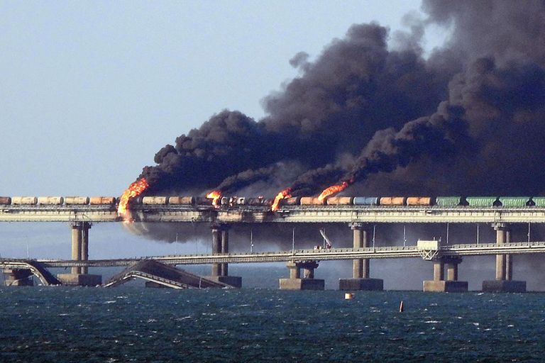 Пожар на Крымском мосту Пожар на Крымском мосту