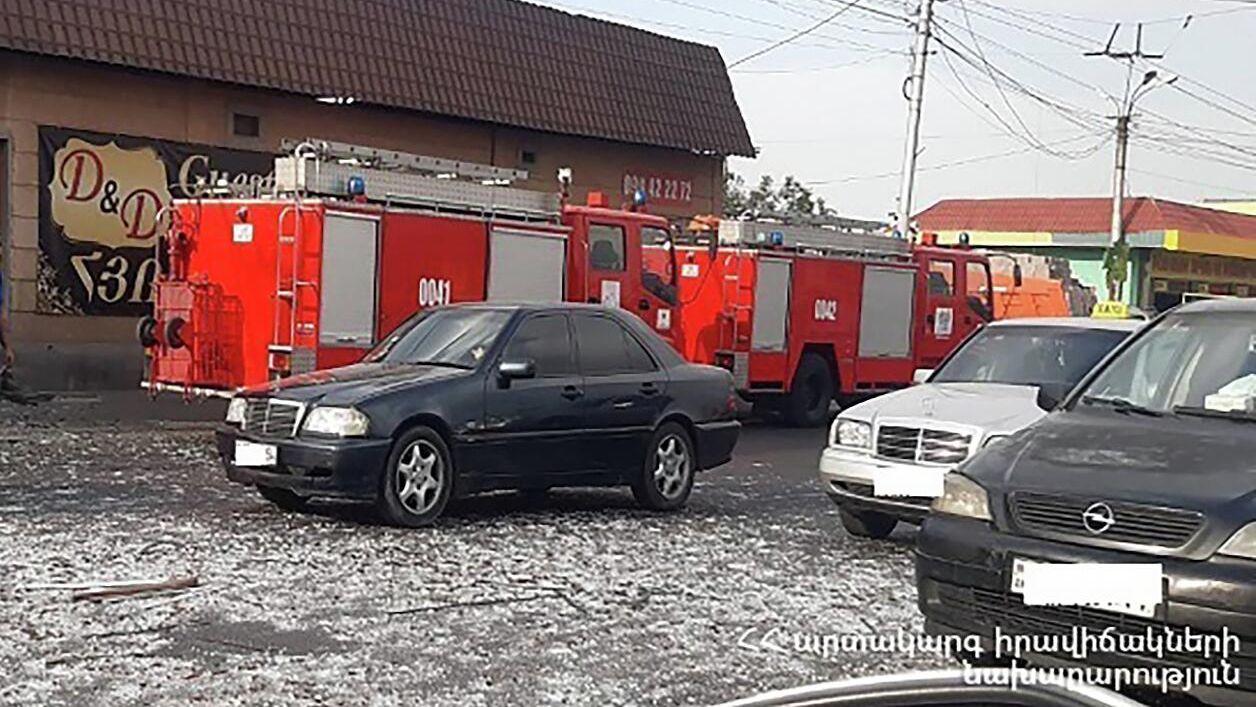Машины пожарно-спасательного отряда МЧС Армении на месте взрыва в Ереване Машины пожарно-спасательного отряда МЧС Армении на месте взрыва в Ереване - РИА Новости, 1920, 09.10.2022