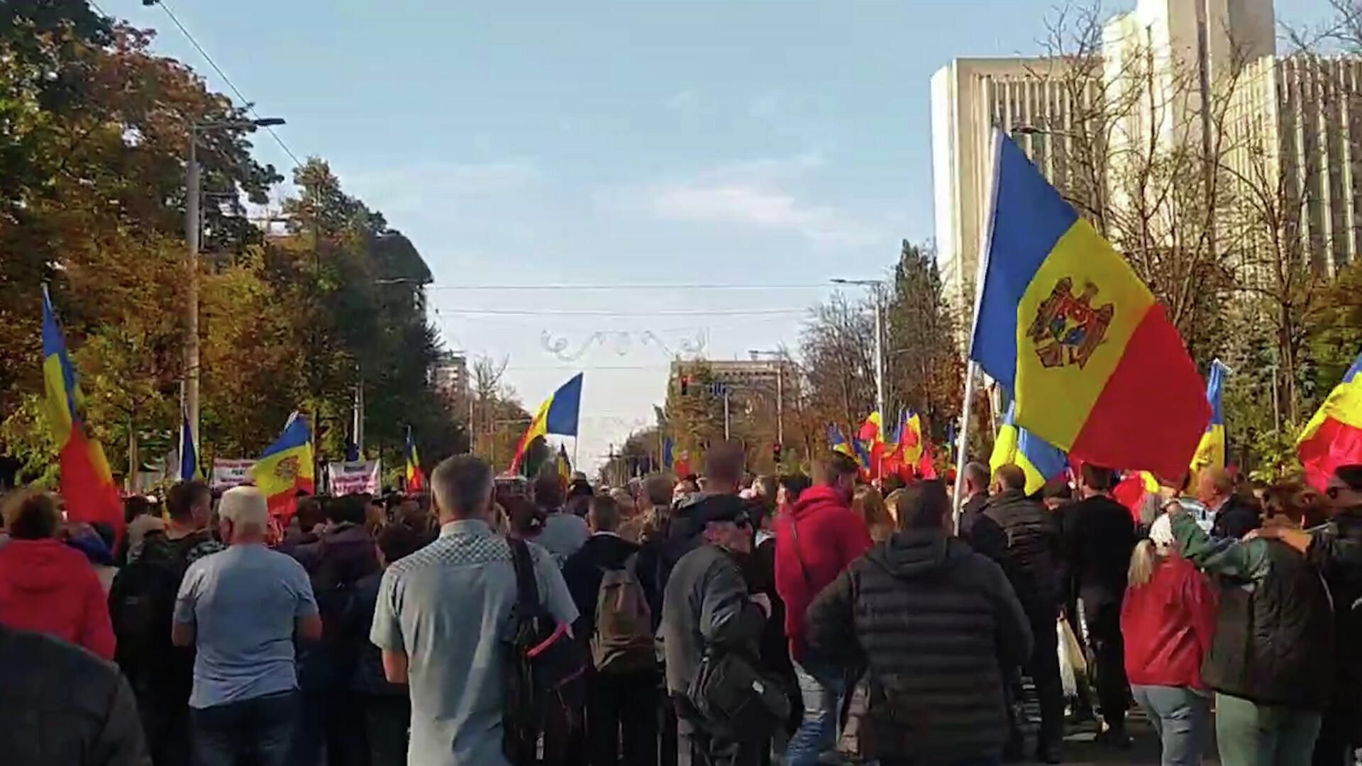 Акция протеста в Кишиневе перед парламентом Акция протеста в Кишиневе перед парламентом - РИА Новости, 1920, 09.10.2022