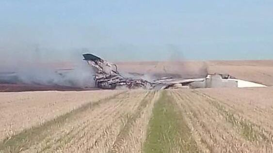 На месте жесткой посадки самолета Су-24 в Ростовской области На месте жесткой посадки самолета Су-24 в Ростовской области - РИА Новости, 1920, 09.10.2022
