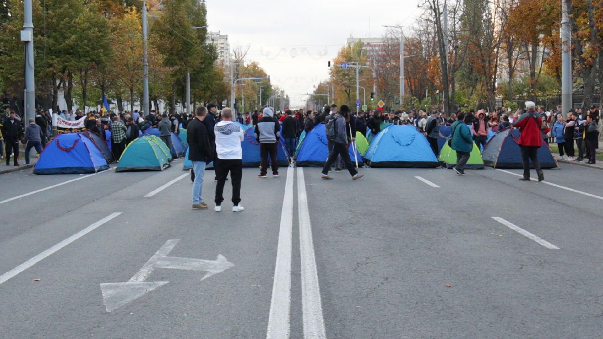 Палатки участников акции протеста оппозиции на улице бульвар Штефан чел Маре в Кишиневе Палатки участников акции протеста оппозиции на улице бульвар Штефан чел Маре в Кишиневе - РИА Новости, 1920, 09.10.2022