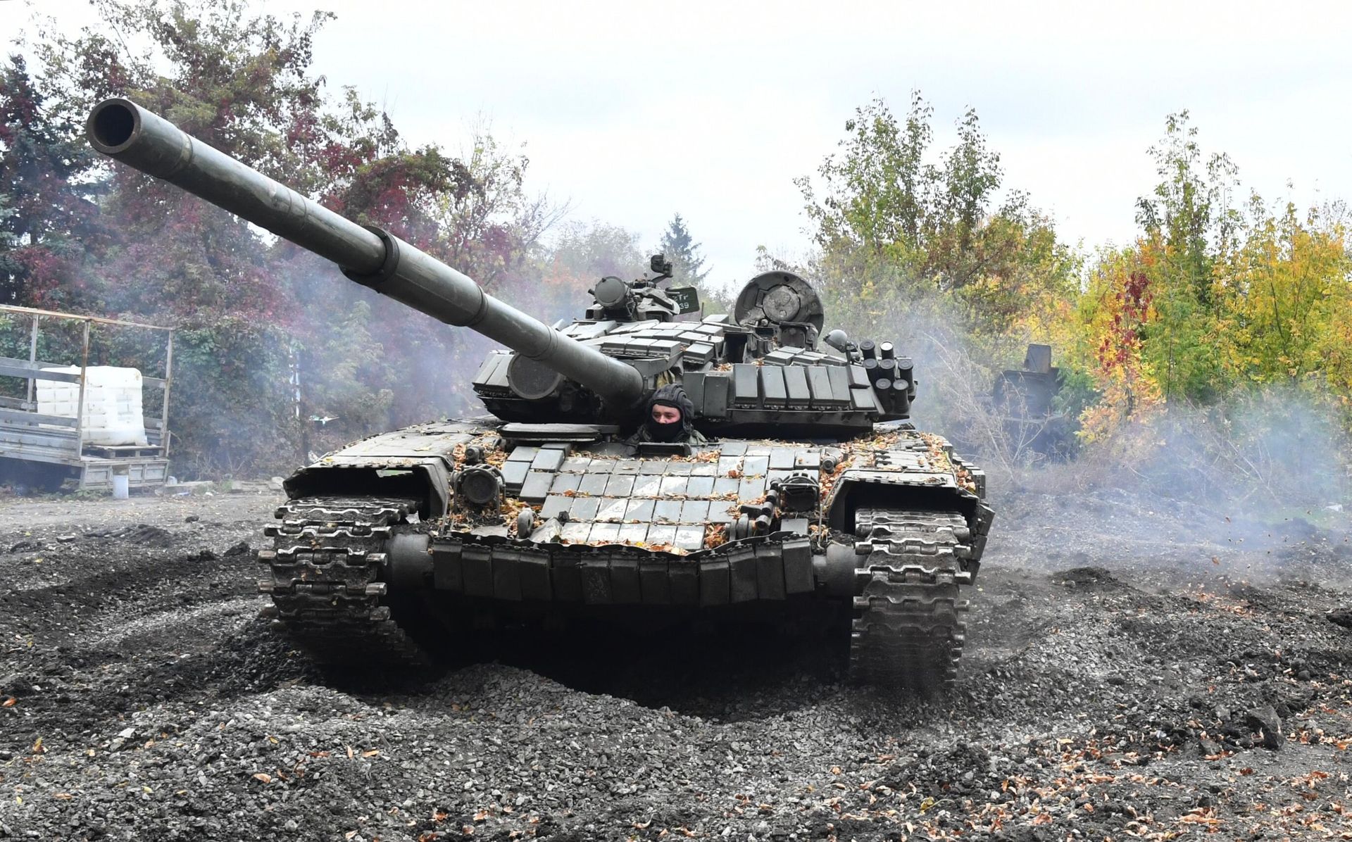 Танк Т-72Б3 на месте расположения механизированных войск армии РФ под Донецком Танк Т-72Б3 на месте расположения механизированных войск армии РФ под Донецком - РИА Новости, 1920, 10.11.2023
