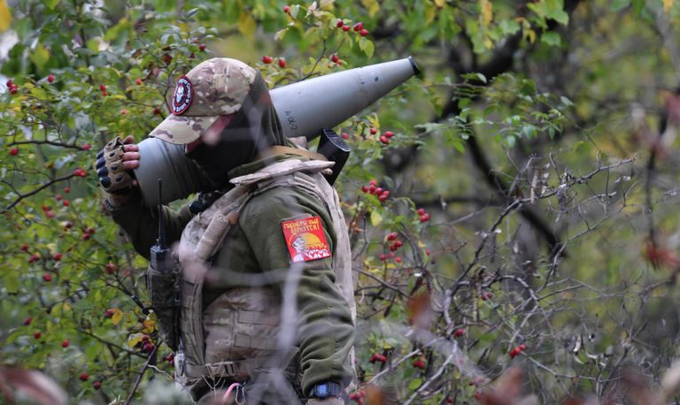 Боец артиллерийского расчета ЧВК Вагнер на территории ЛНР Боец артиллерийского расчета ЧВК Вагнер на территории ЛНР