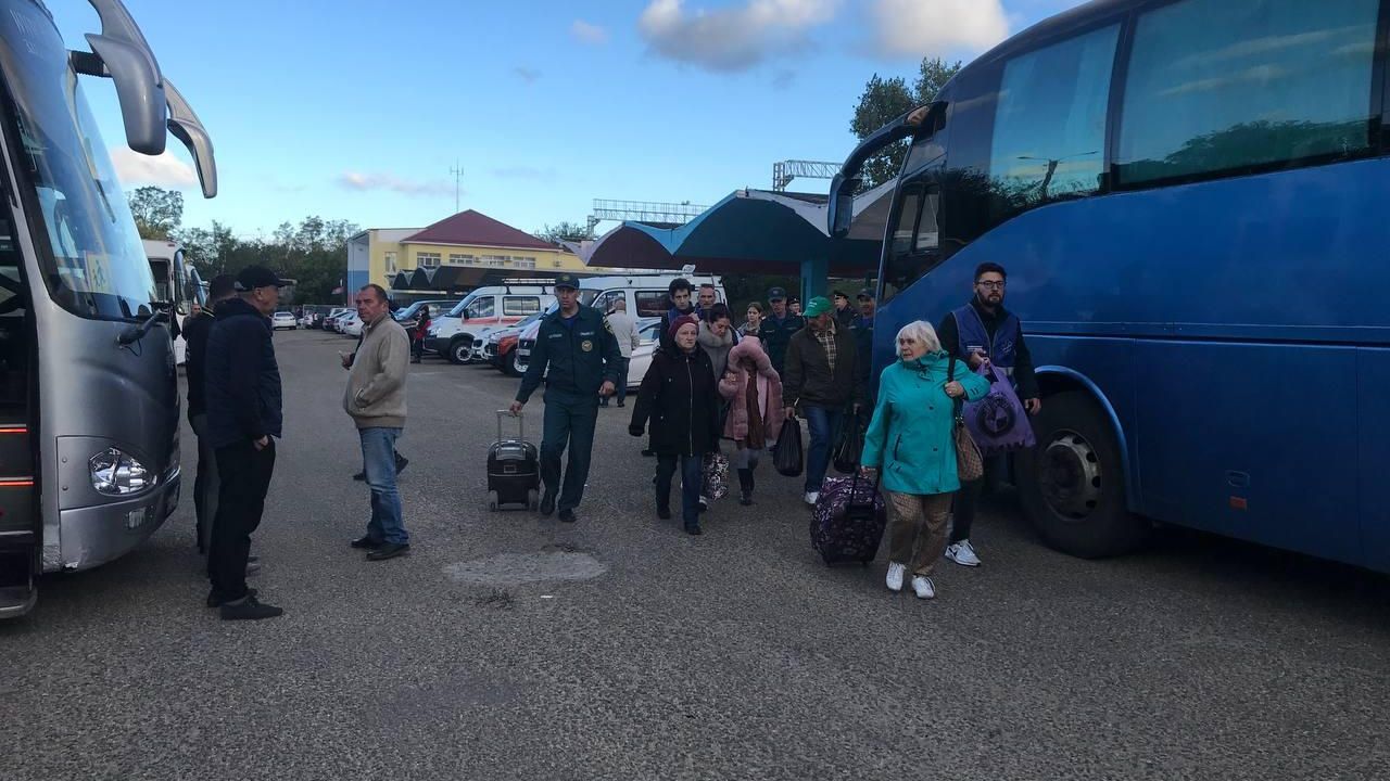 Воспитанники детских домов из Херсонской области приехали в Анапу Воспитанники детских домов из Херсонской области приехали в Анапу - РИА Новости, 1920, 11.10.2022