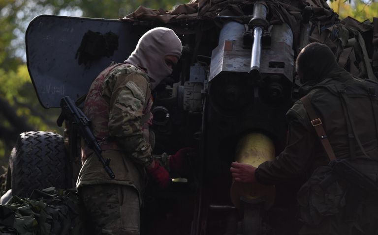 Бойцы артиллерийского расчета ЧВК Вагнер на территории ЛНР Бойцы артиллерийского расчета ЧВК Вагнер на территории ЛНР