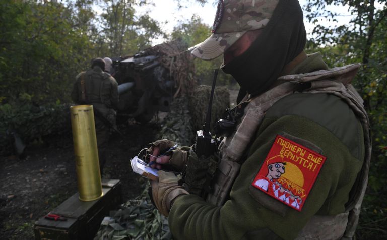 Боец артиллерийского расчета ЧВК Вагнер на территории ЛНР Боец артиллерийского расчета ЧВК Вагнер на территории ЛНР
