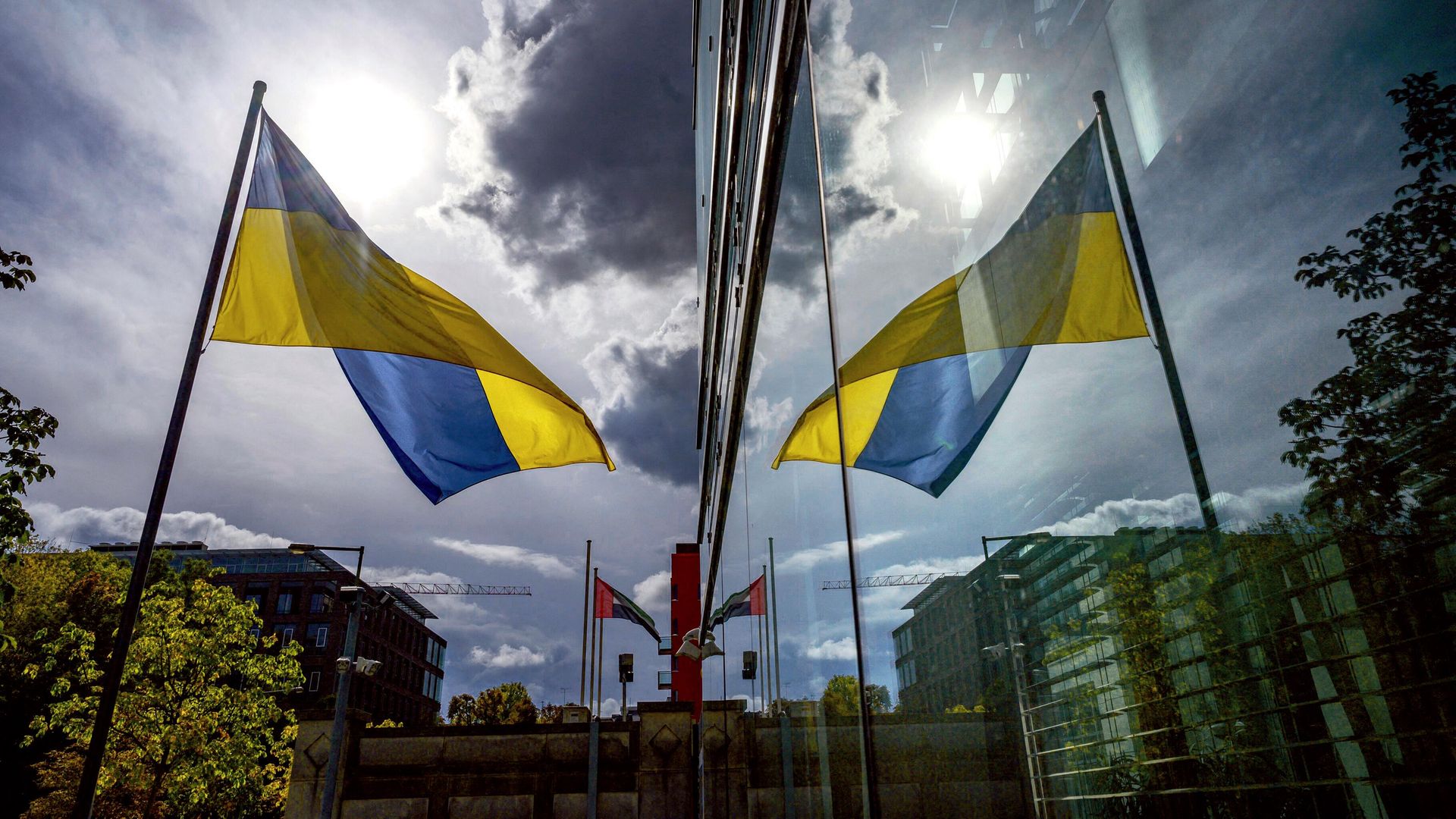 Украинский флаг на фоне неба Украинский флаг на фоне неба - РИА Новости, 1920, 11.10.2022