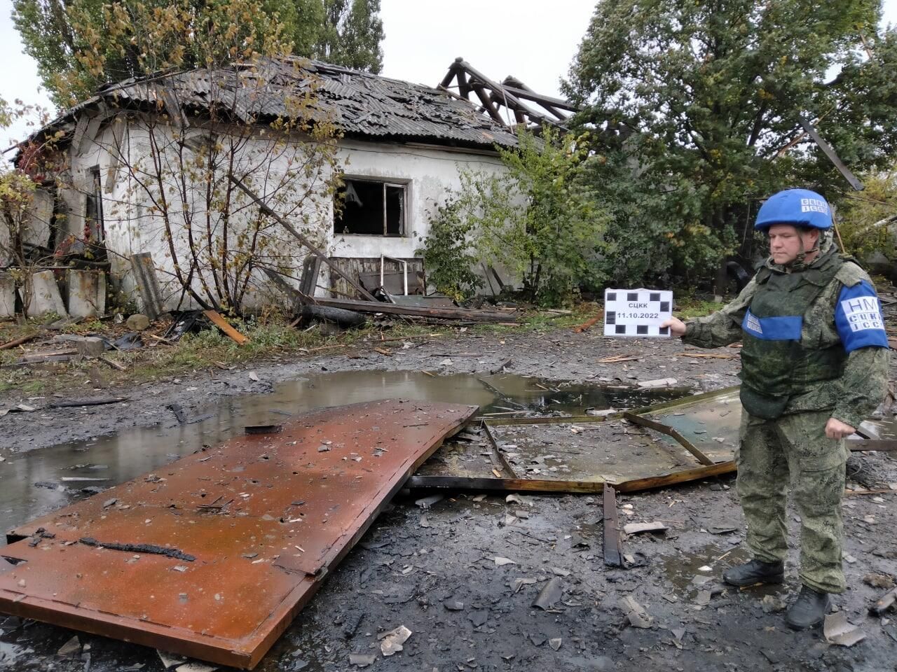 Последствия обстрела вооруженными формированиями Украины города Стаханов (ЛНР) Последствия обстрела вооруженными формированиями Украины города Стаханов (ЛНР) - РИА Новости, 1920, 11.10.2022