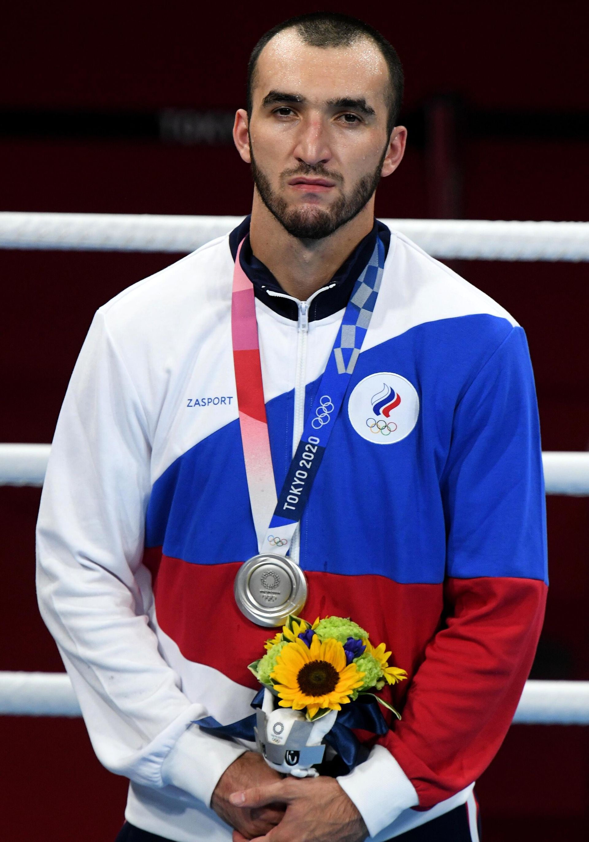 Российский спортсмен, член сборной России (команда ОКР) Муслим Гаджимагомедов, завоевавший серебряную медаль соревнований по боксу среди мужчин в весовой категории до 91 кг на XXXII летних Олимпийских играх в Токио, на церемонии награждения. - РИА Новости, 1920, 11.10.2022