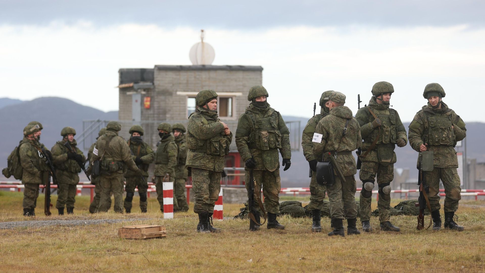 Мобилизованные военнослужащие на занятиях по военной подготовке на территории воинской части Мобилизованные военнослужащие на занятиях по военной подготовке на территории воинской части - РИА Новости, 1920, 21.10.2022