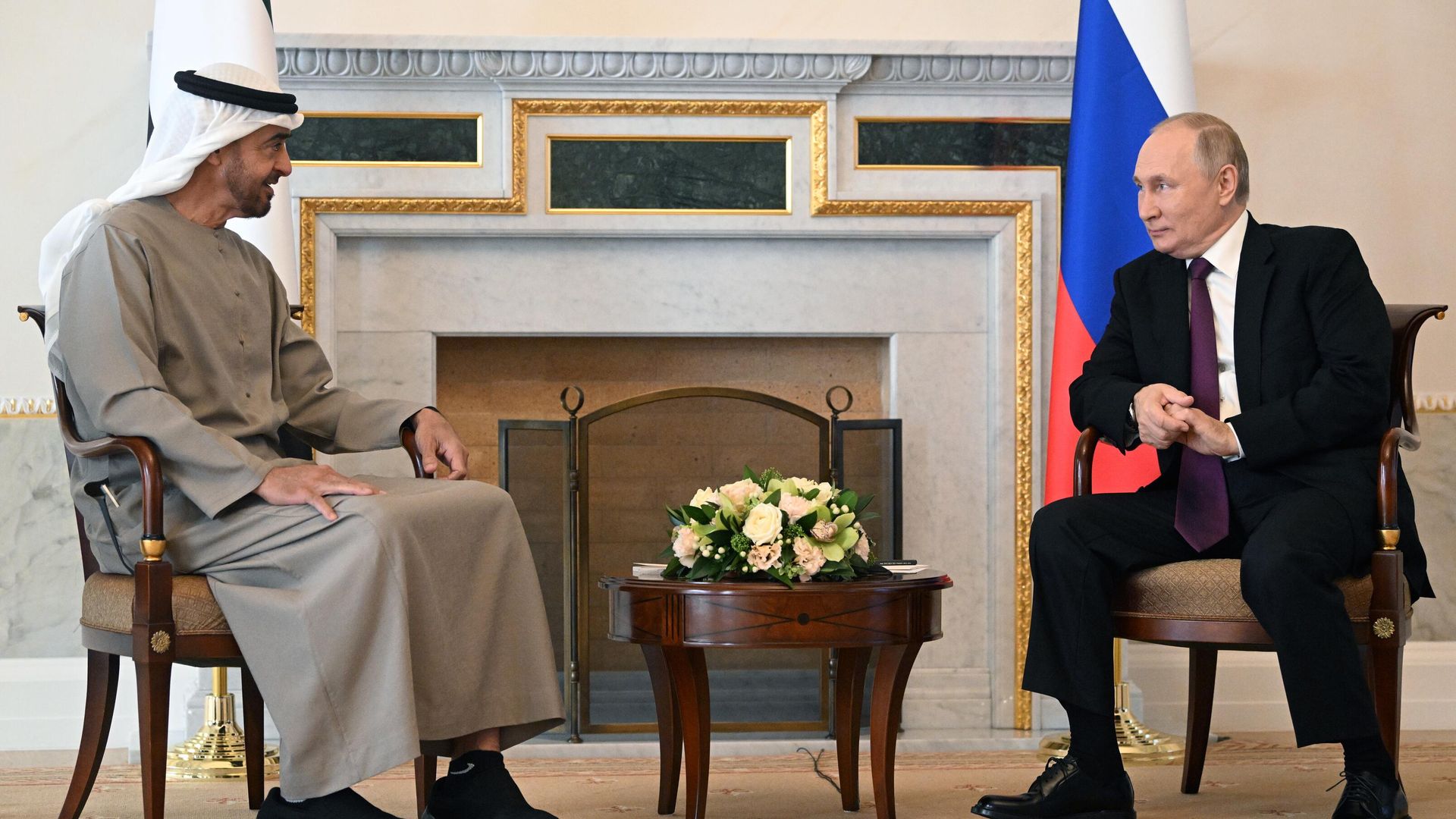Президент России Владимир Путин и президент Объединенных Арабских Эмиратов (ОАЭ) Мухаммед бен Заид Аль Нахайян (слева) во время встречи Президент России Владимир Путин и президент Объединенных Арабских Эмиратов (ОАЭ) Мухаммед бен Заид Аль Нахайян (слева) во время встречи - РИА Новости, 1920, 12.10.2022
