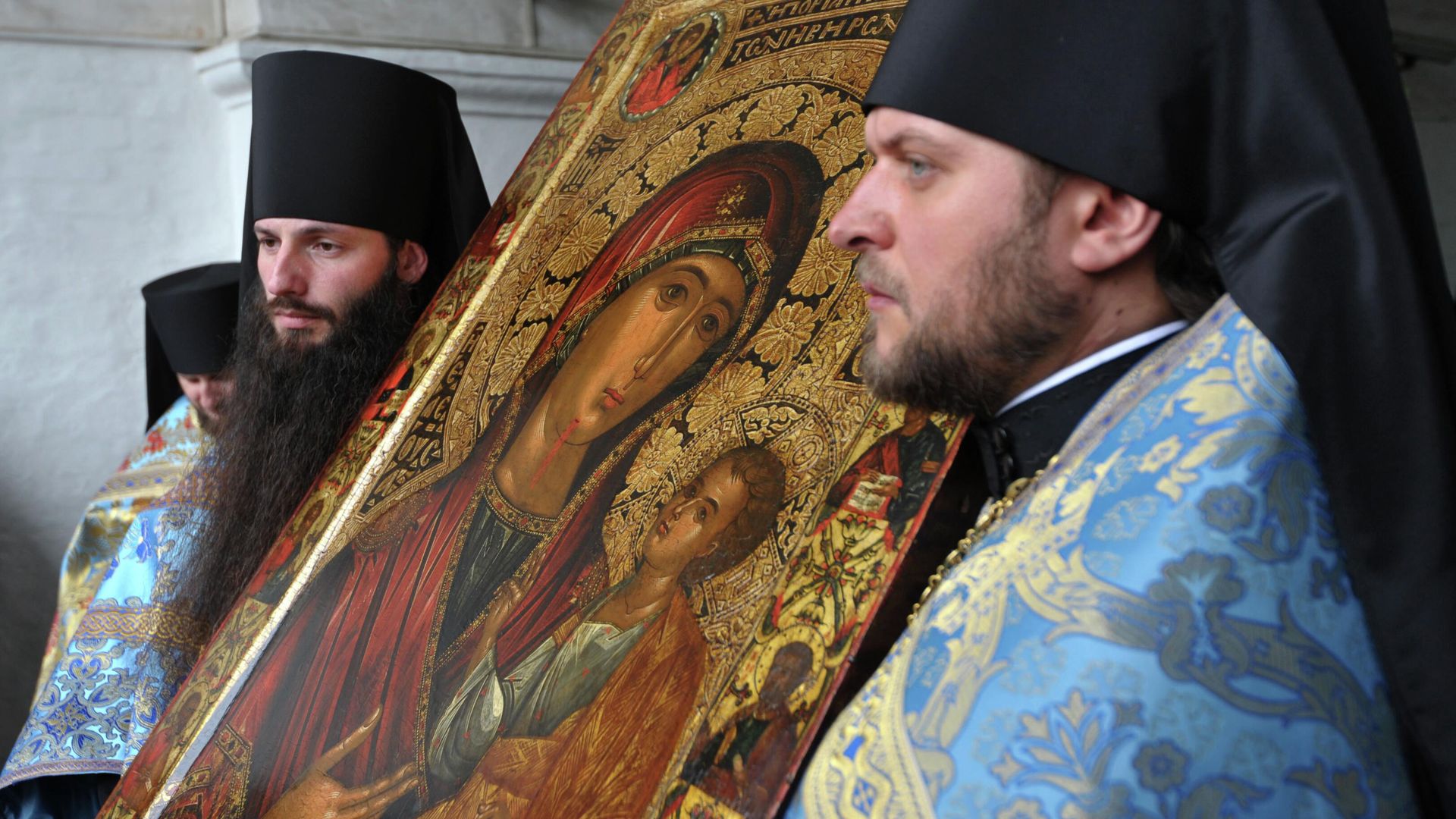 На церемонии передачи Новодевичьему монастырю древнейшего списка Иверской иконы Божией матери На церемонии передачи Новодевичьему монастырю древнейшего списка Иверской иконы Божией матери - РИА Новости, 1920, 13.10.2022