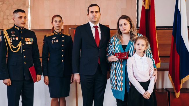 Вручение награды Орден Мужества вдове участника СВО Феликса Янушевича 