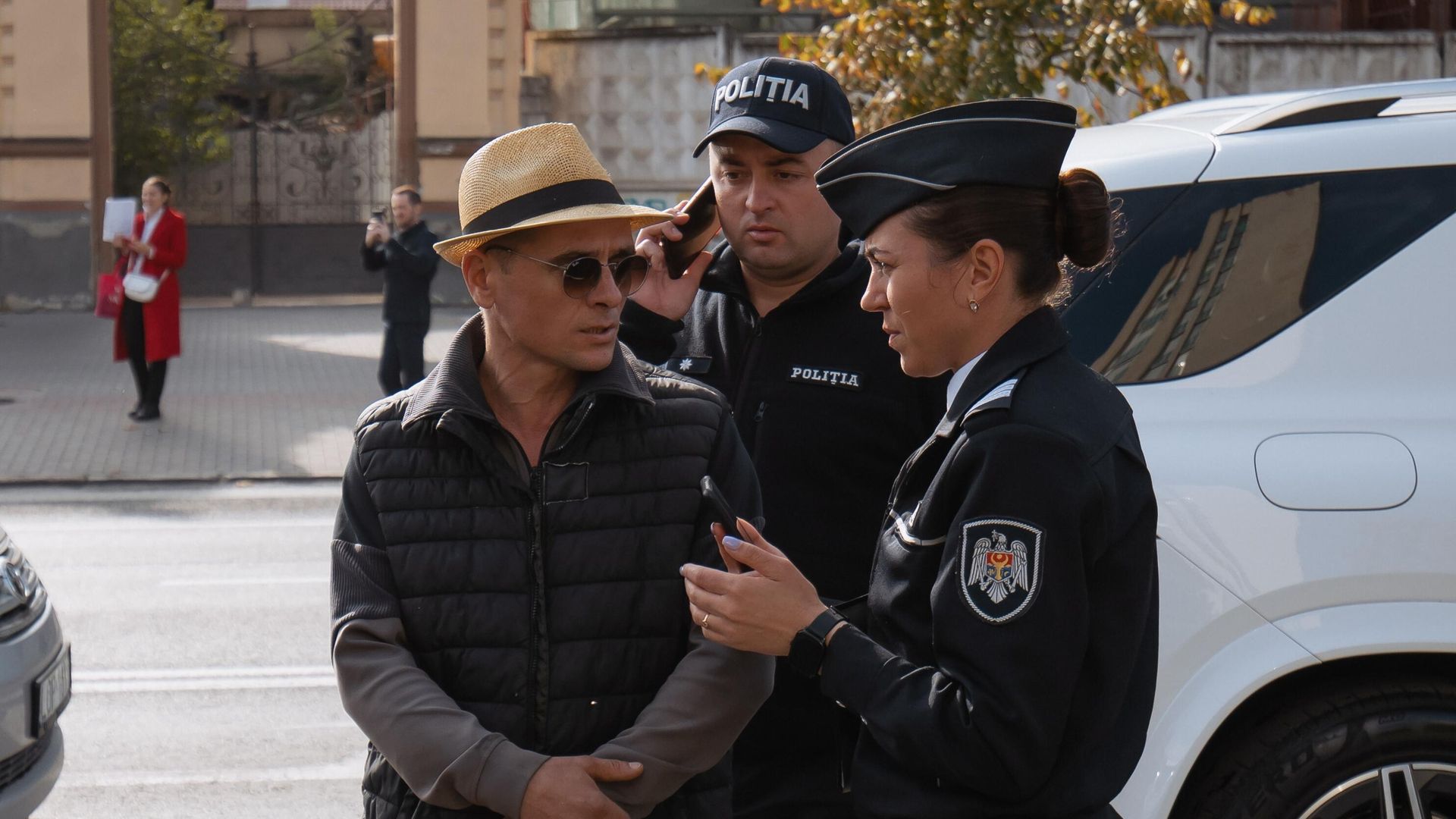 Полицейские задерживают одного из участников акции протеста в Кишиневе - РИА Новости, 1920, 11.11.2022