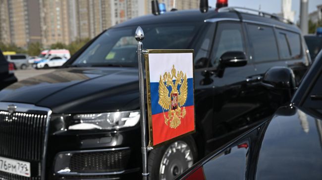 Кортеж президента РФ Владимира Путина Кортеж президента РФ Владимира Путина