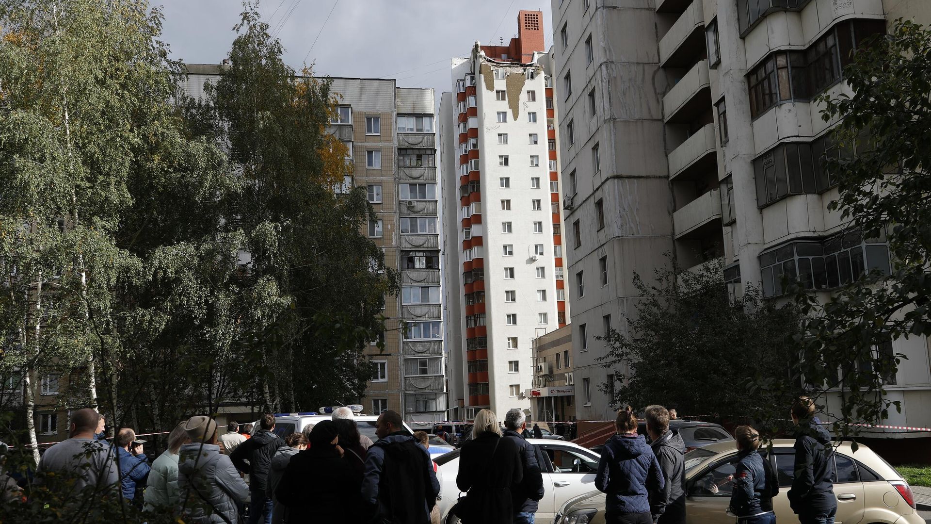 Жилой дом на улице Губкина в Белгороде, поврежденный в результате обстрела ВСУ Жилой дом на улице Губкина в Белгороде, поврежденный в результате обстрела ВСУ - РИА Новости, 1920, 13.10.2022