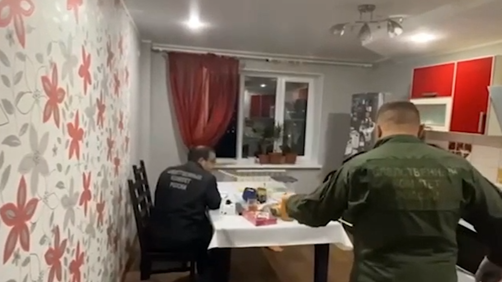 Работа следователей в квартире, где обнаружено тело 10-летней девочки Работа следователей в квартире, где обнаружено тело 10-летней девочки - РИА Новости, 1920, 14.10.2022