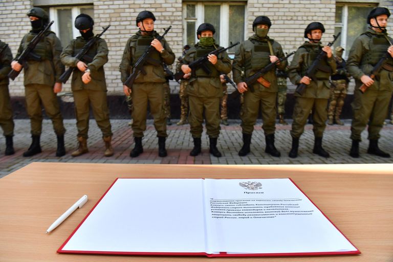 Военнослужащие добровольческого батальона имени Судоплатова принимают присягу в военной части в Запорожской области Военнослужащие добровольческого батальона имени Судоплатова принимают присягу в военной части в Запорожской области