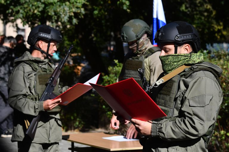 Военнослужащие добровольческого батальона имени Судоплатова принимают присягу в военной части в Запорожской области Военнослужащие добровольческого батальона имени Судоплатова принимают присягу в военной части в Запорожской области