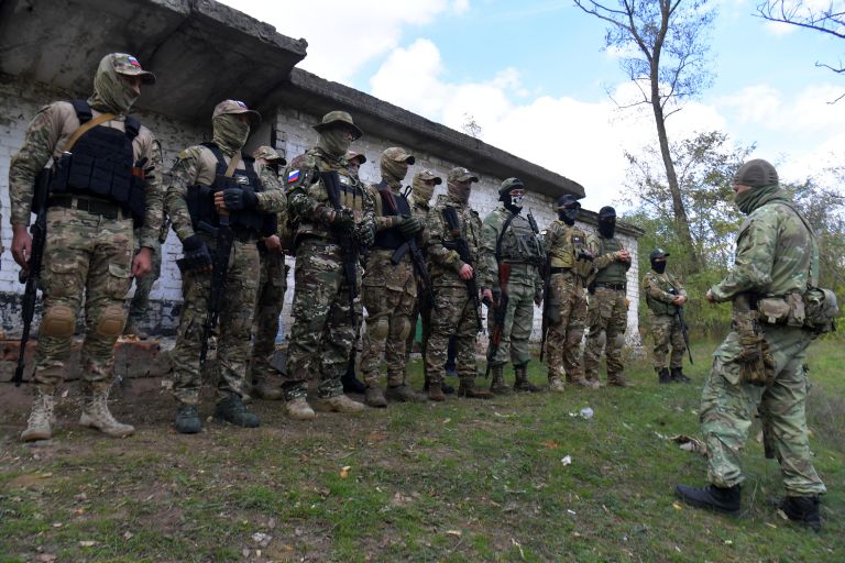 Военнослужащие добровольческого батальона имени Судоплатова готовятся к занятиям по стрельбе из боевого оружия на полигоне в Запорожской области Военнослужащие добровольческого батальона имени Судоплатова готовятся к занятиям по стрельбе из боевого оружия на полигоне в Запорожской области