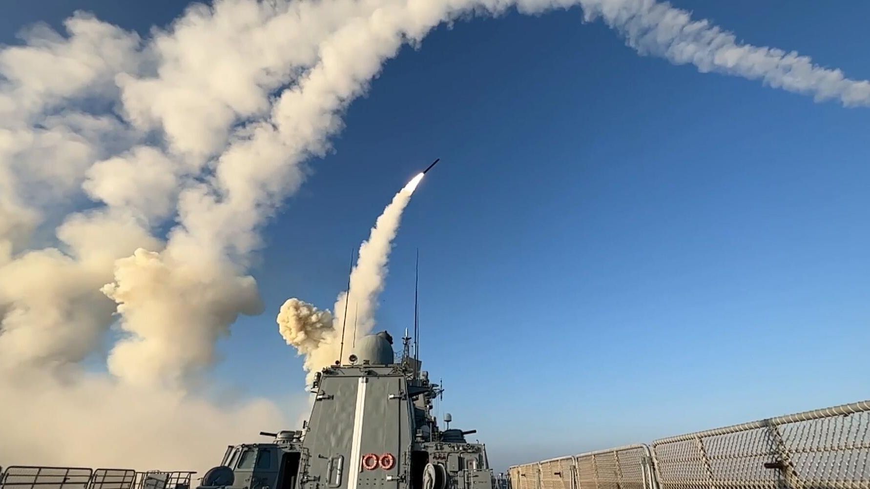 Пуск ракет с корабля ВМФ по арсеналу с западным оружием во Львовской области Пуск ракет с корабля ВМФ по арсеналу с западным оружием во Львовской области - РИА Новости, 1920, 18.10.2022