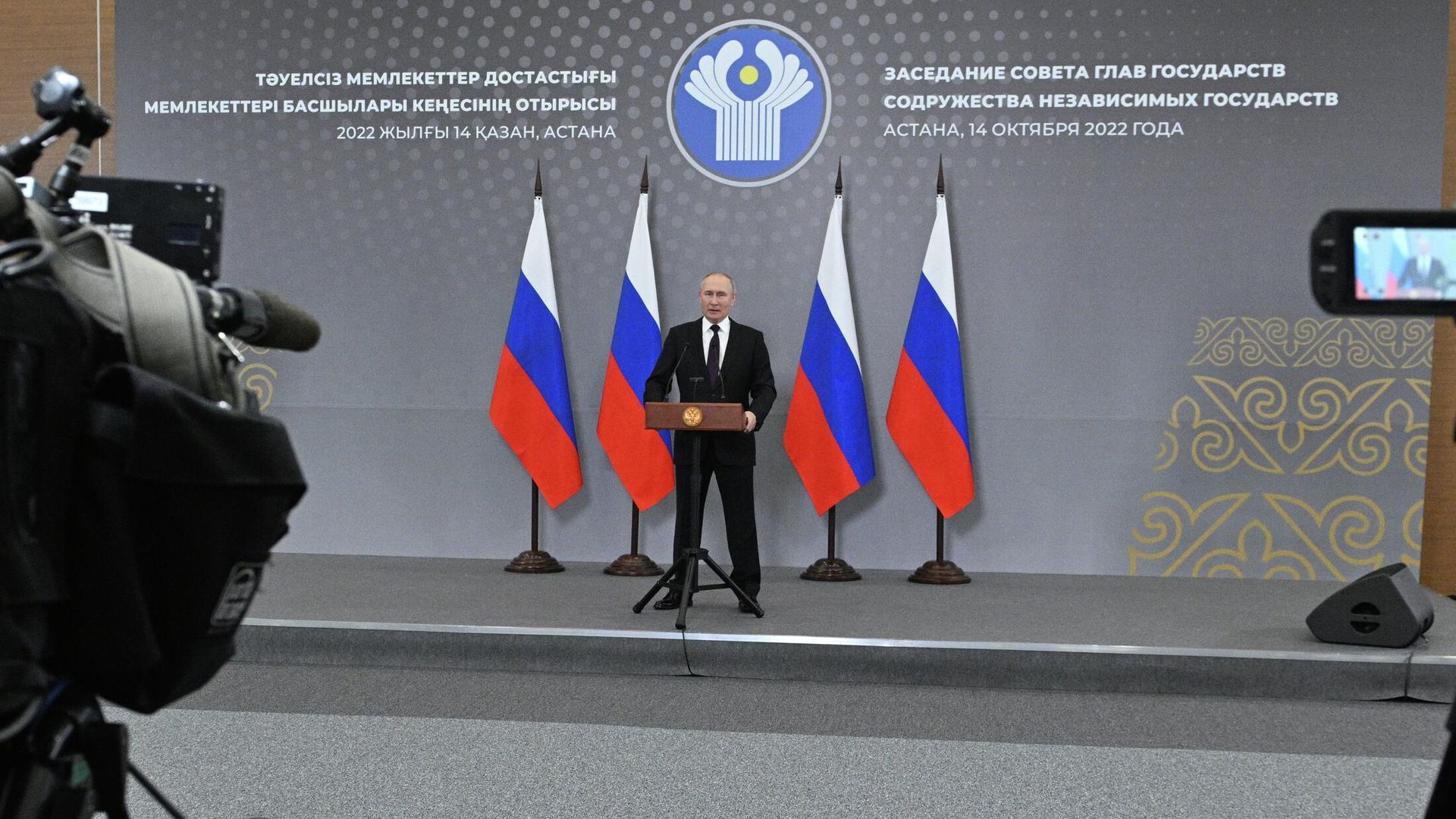 Президент РФ Владимир Путин во время подхода к прессе по итогам саммит Россия - Центральная Азия в Астане Президент РФ Владимир Путин во время подхода к прессе по итогам саммит Россия - Центральная Азия в Астане - РИА Новости, 1920, 14.10.2022