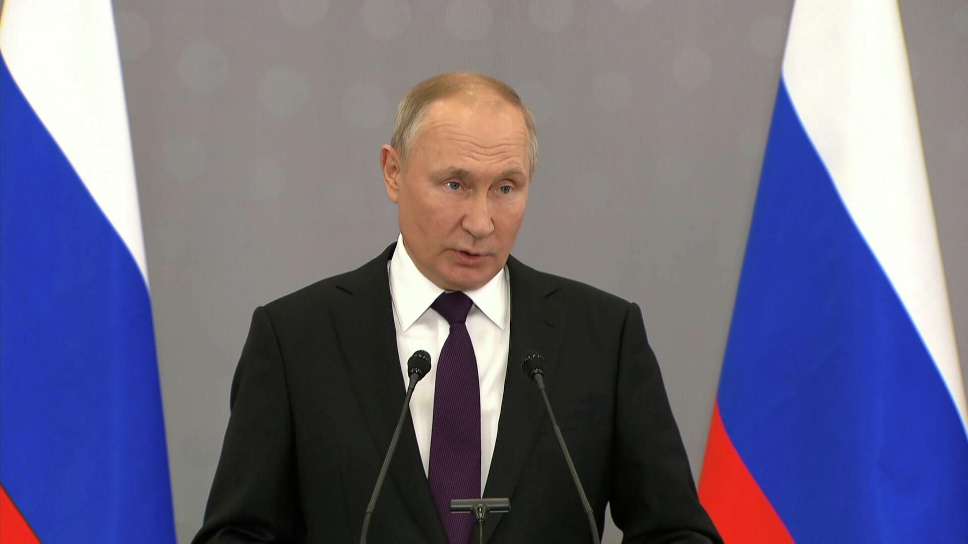 Путин: скорее всего взрывчатку на Крымский мост отправили морем из Одессы Путин: скорее всего взрывчатку на Крымский мост отправили морем из Одессы - РИА Новости, 1920, 14.10.2022