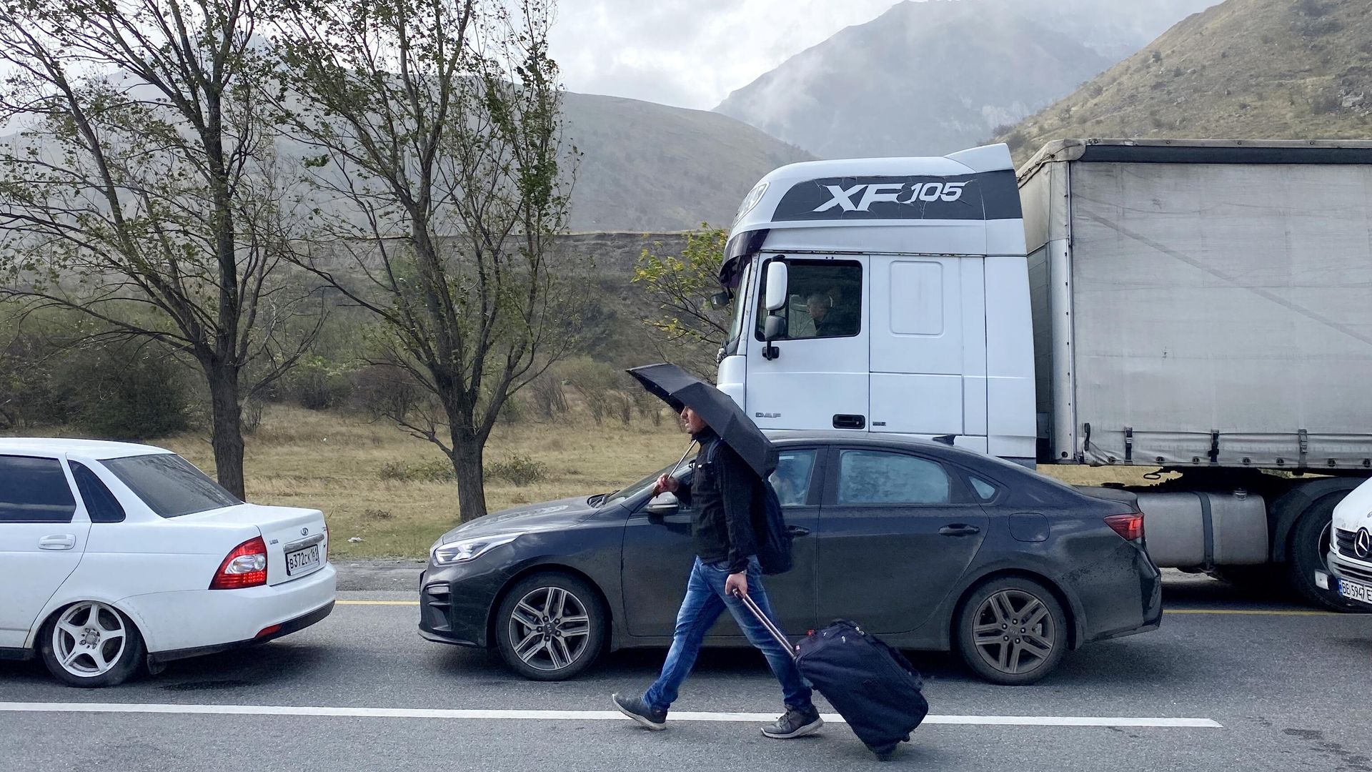 Автомобильная очередь на КПП Верхний Ларс на границе России и Грузии - РИА Новости, 1920, 24.01.2023
