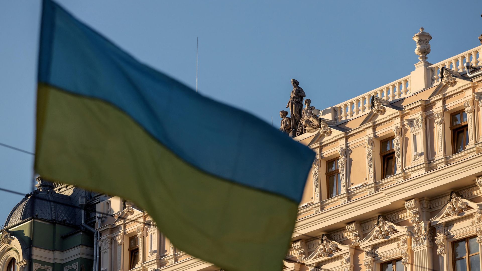 Флаг Украины, развевающийся возле дома Либмана в Одессе Флаг Украины, развевающийся возле дома Либмана в Одессе - РИА Новости, 1920, 15.10.2022