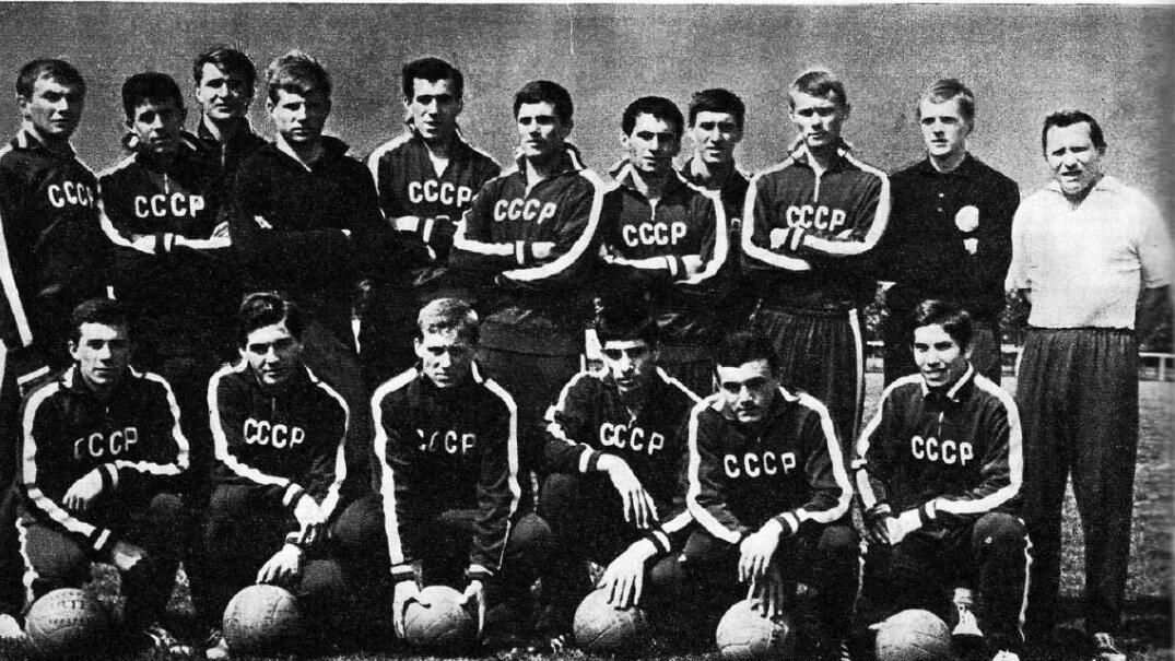 Владимир Лисицын (четвертый слева в первом ряду), архивное фото Владимир Лисицын (четвертый слева в первом ряду), архивное фото - РИА Новости, 1920, 16.10.2022