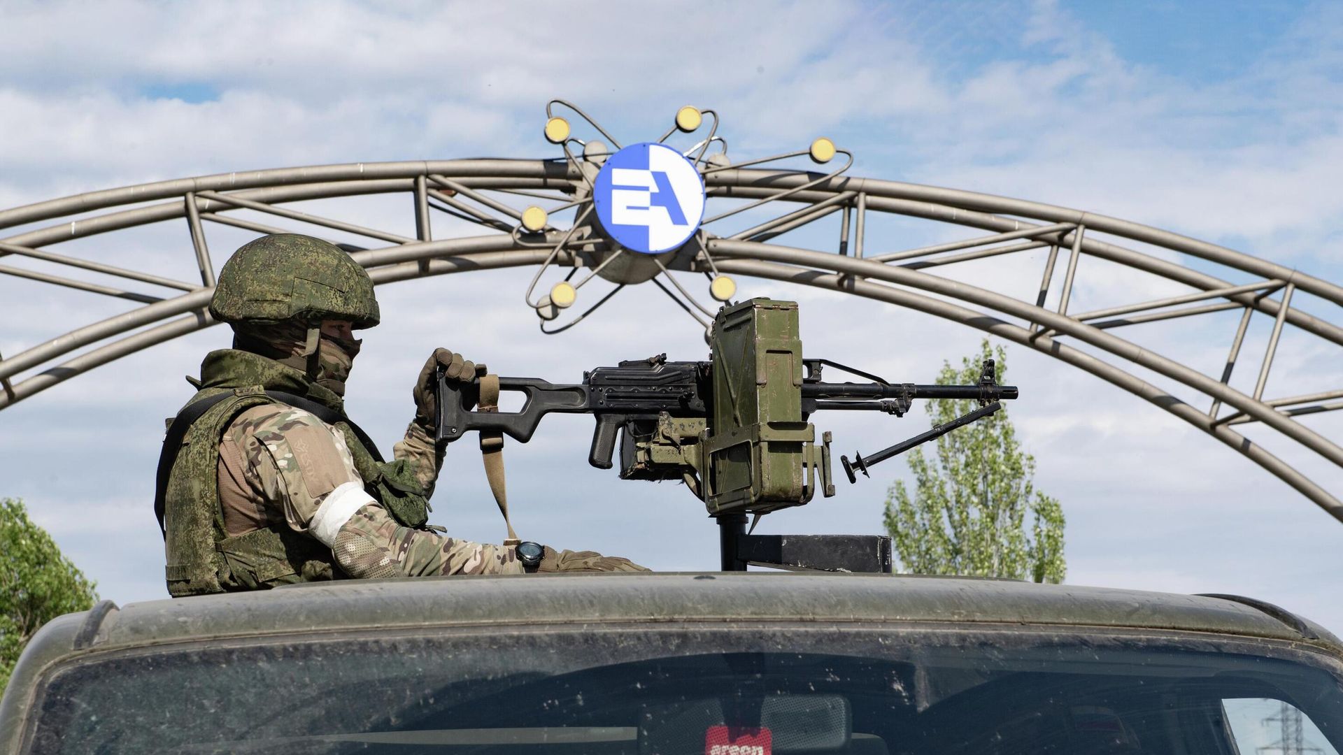 Военнослужащий ВС РФ на территории Запорожской АЭС в Энергодаре Военнослужащий ВС РФ на территории Запорожской АЭС в Энергодаре - РИА Новости, 1920, 17.09.2022