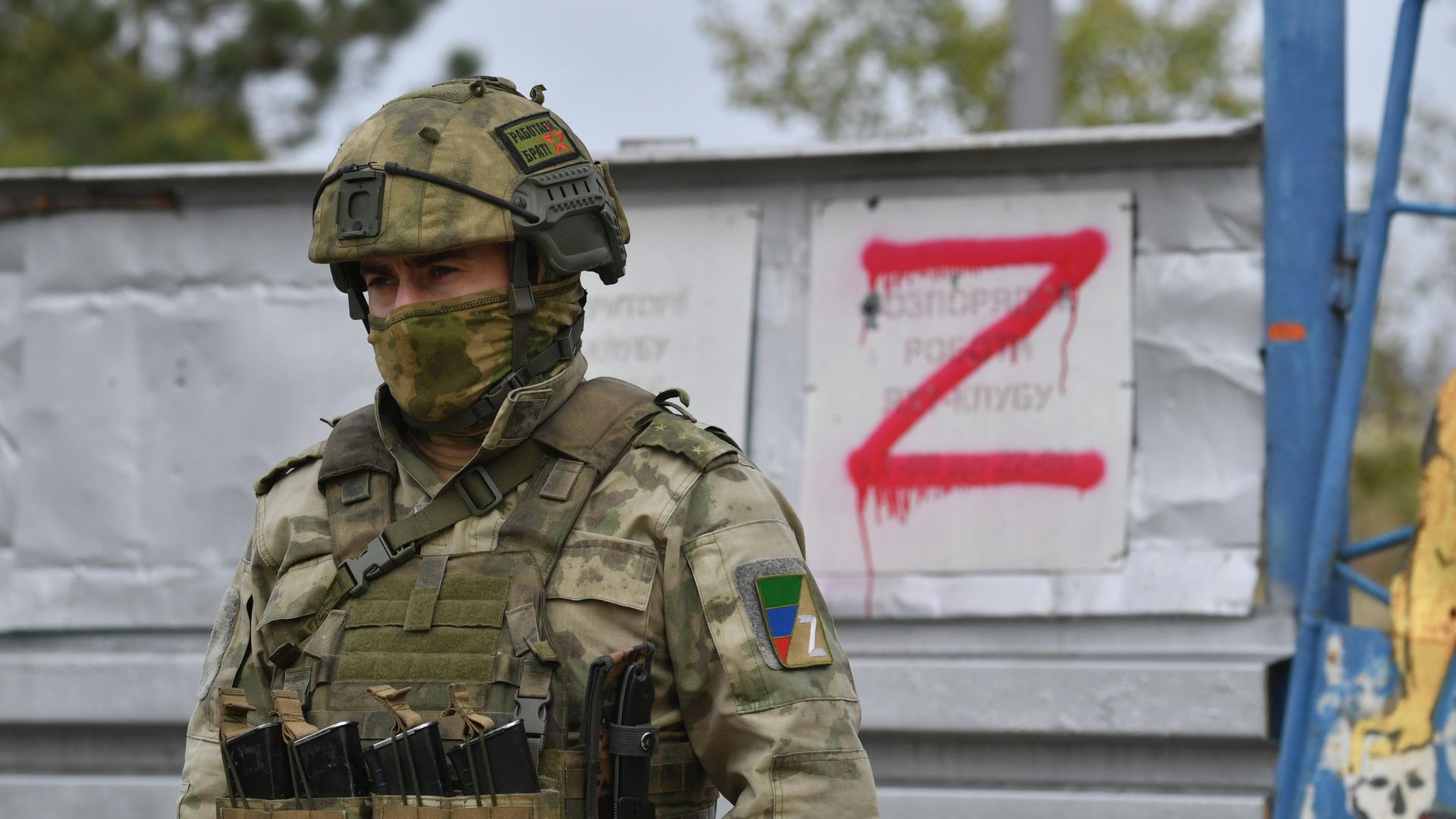 Боец Росгвардии в Энергодаре Боец Росгвардии в Энергодаре - РИА Новости, 1920, 06.12.2022
