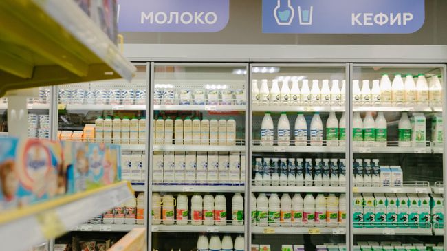 Молочная продукция на витрине