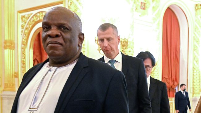 Посол Уганды в Москве Мозес Кизиге