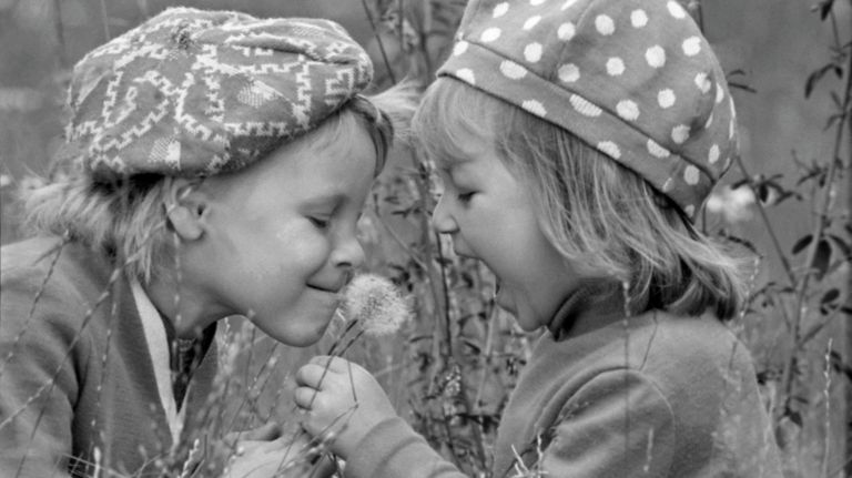 Воспитанники детского сада Ивановского камвольного комбината им. В. И. Ленина на прогулке Воспитанники детского сада Ивановского камвольного комбината им. В. И. Ленина на прогулке