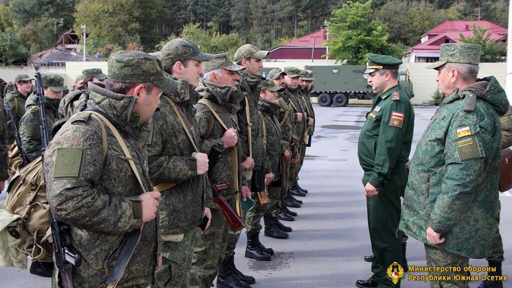 Строевой смотр в Министерстве обороны Республики Южная Осетия Строевой смотр в Министерстве обороны Республики Южная Осетия - РИА Новости, 1920, 18.10.2022