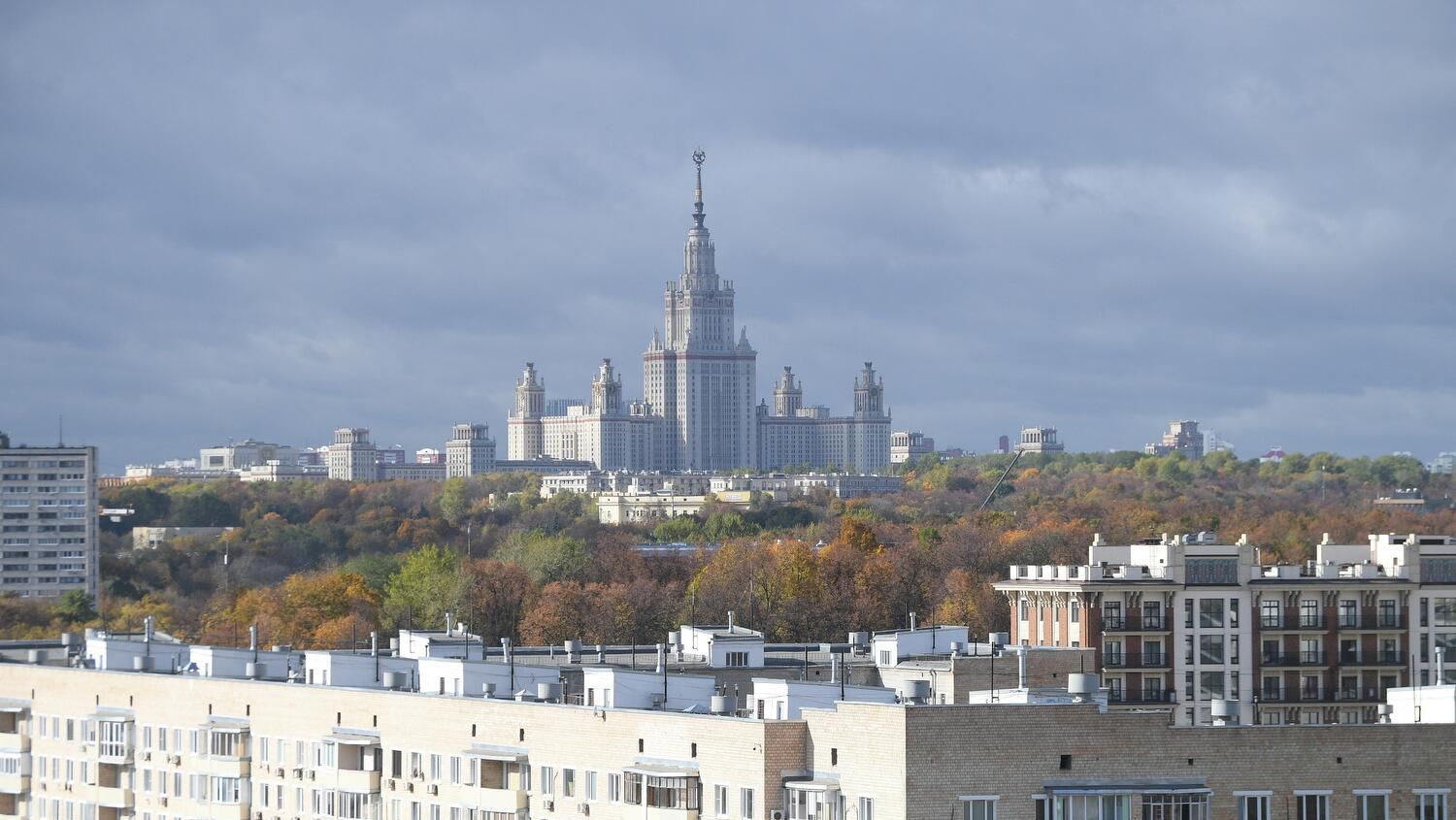 Вид на Московский Государственный Университет имени М.В. Ломоносова Вид на Московский Государственный Университет имени М.В. Ломоносова - РИА Новости, 1920, 06.01.2023