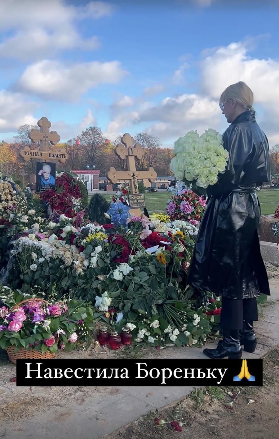 Кристина Орбакайте на могиле Моисеева Кристина Орбакайте на могиле Моисеева - РИА Новости, 1920, 19.10.2022