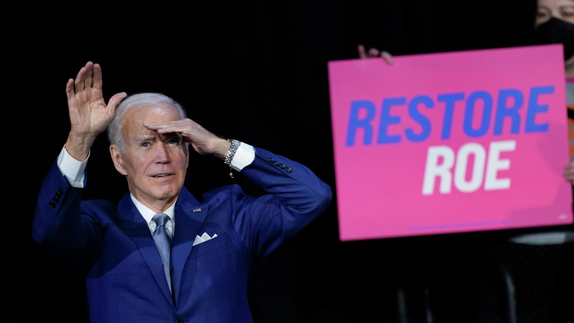 Президент США Джо Байден после выступления в поддержку движения Restore Roe Президент США Джо Байден после выступления в поддержку движения Restore Roe - РИА Новости, 1920, 19.10.2022