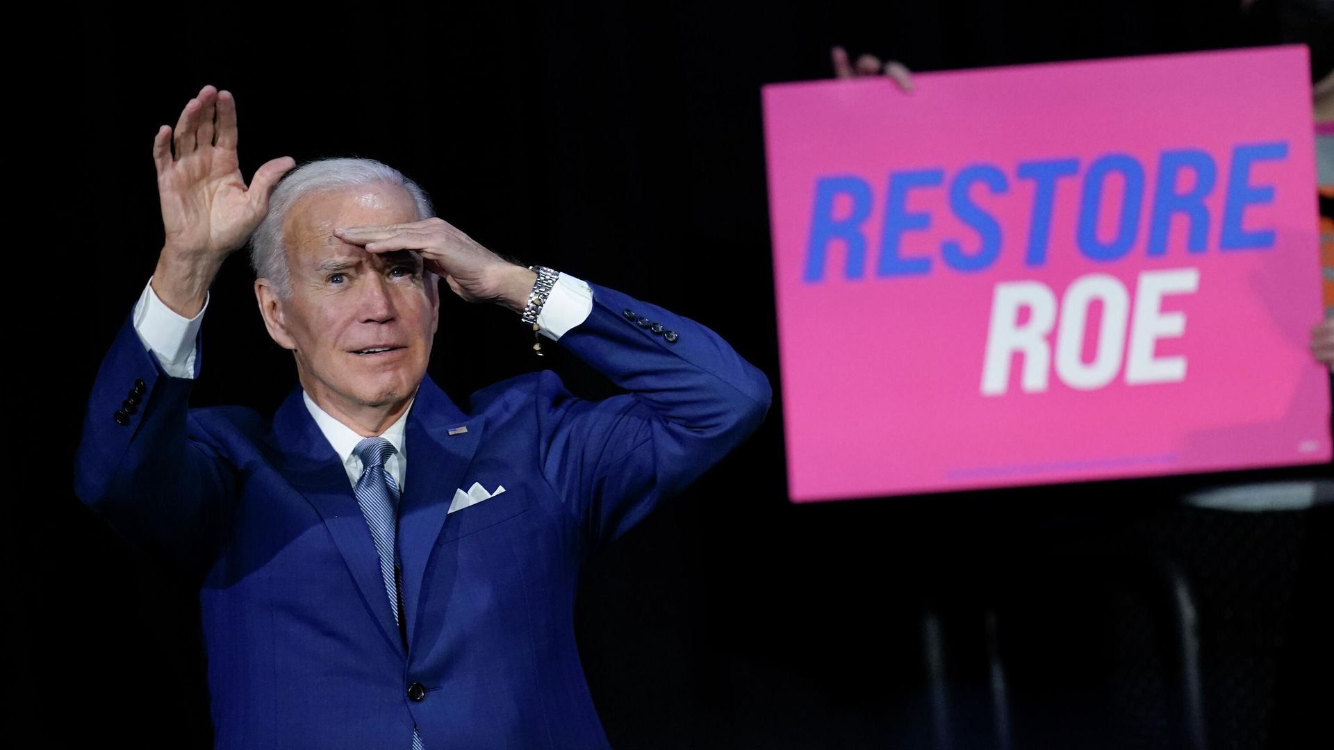 Президент США Джо Байден после выступления в поддержку движения Restore Roe Президент США Джо Байден после выступления в поддержку движения Restore Roe - РИА Новости, 1920, 19.10.2022