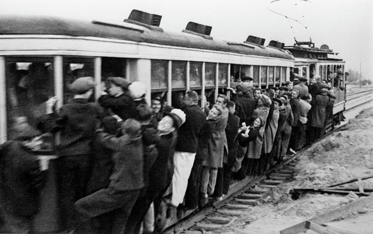 Горожане едут на футбол. 1932 год Горожане едут на футбол. 1932 год