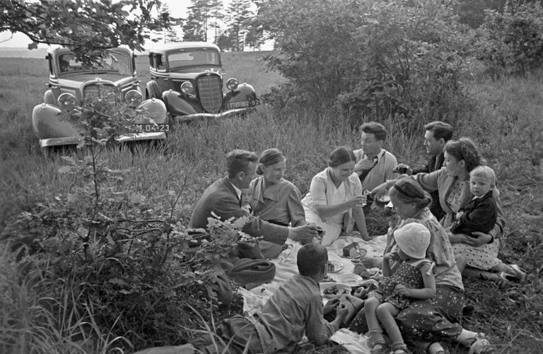 На берегу Оки в выходной день. 1940 год На берегу Оки в выходной день. 1940 год