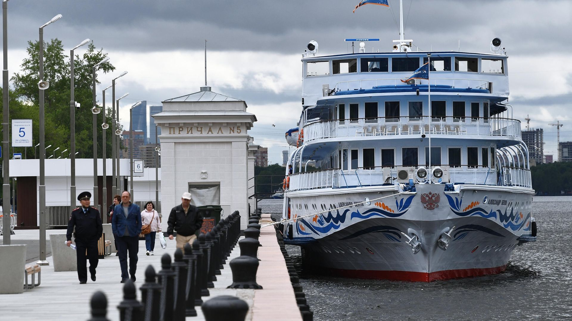 Трехпалубный речной пассажирский теплоход Трехпалубный речной пассажирский теплоход - РИА Новости, 1920, 26.11.2022