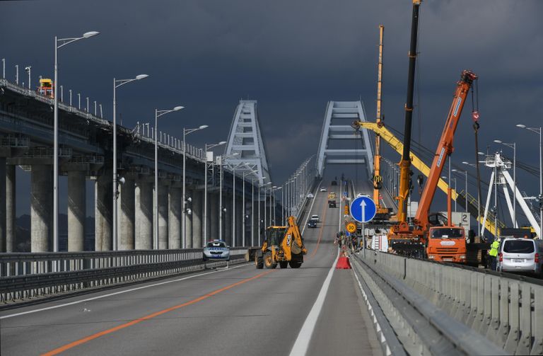 Восстановительные работы на Крымском мосту 