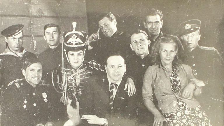 Фотография Дмитриевой Зинаиды Павловны в роли Шуры Азаровой в спектакле Давным-давно Фотография Дмитриевой Зинаиды Павловны в роли Шуры Азаровой в спектакле Давным-давно