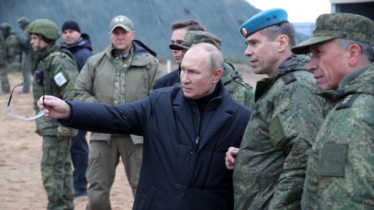 Верховный Главнокомандующий, президент РФ Владимир Путин во время посещения военного полигона Западного военного округа в Рязанской области Верховный Главнокомандующий, президент РФ Владимир Путин во время посещения военного полигона Западного военного округа в Рязанской области